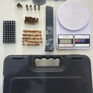 Operação Três Pontas resulta em prisões, apreensão de munições e veículo em Itarantim