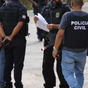 Mulher é presa em flagrante por agredir a mãe idosa em Salvador