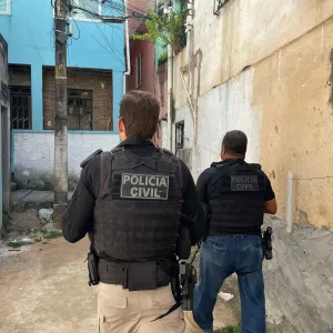 Suspeito invadiu a casa da ex-companheira, agrediu a vítima e danificou o celular dela 