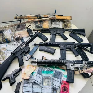 Operação Recôncavo cumpre mais de 30 mandados e apreende fuzis, granada e drogas em Maragogipe