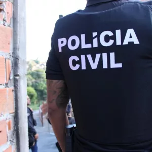 O homem estava foragido há mais de dez anos e foi localizado na rodoviária da cidade