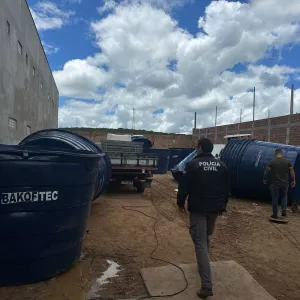 Caixas d'águas apreendidas