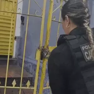 A ação da Polícia Civil cumpre mandados por tortura, peculato, estelionato e lavagem de capitais