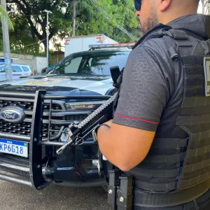 Operação Eixo Central prende três pessoas e apreende armas, drogas e veículo em Salvador e Feira de Santana