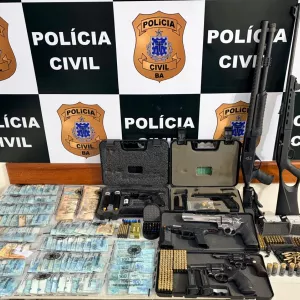 Operação apreende oito armas de fogo e autua dois suspeitos em flagrante em Eunápolis