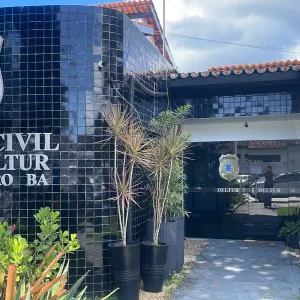 Mulher investigada por furtos em pousada é presa em Santa Cruz Cabrália