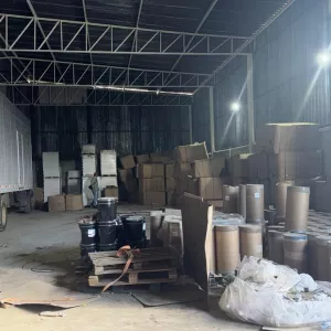 Suspeitos foram presos e materiais utilizados na fabricação clandestina foram apreendidos durante a ação policial