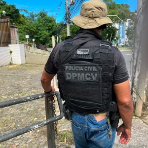 POLICIAL