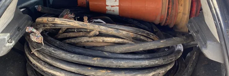 Porta-malas do veículo apreendido com materiais