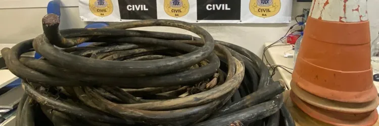 Cabos e cones apreendidos