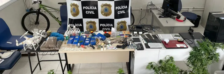 Materiais apreendidos na delegacia