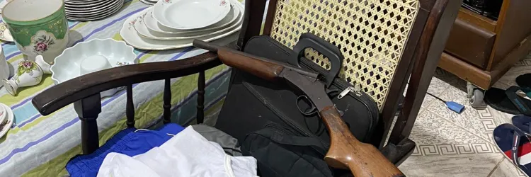 Escopeta calibre 12 foi apreendida