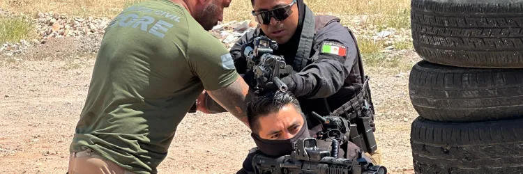 Policial da CORE em treinamento