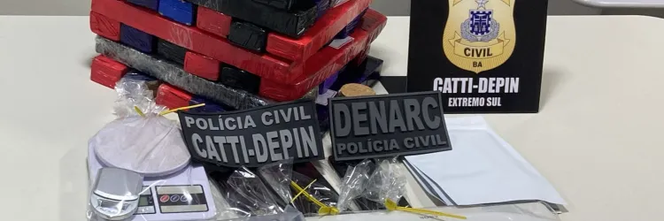 Drogas, notebooks e outros materiais apreendidos