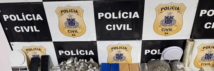 Drogas e outros materiais apreendidos em delegacia