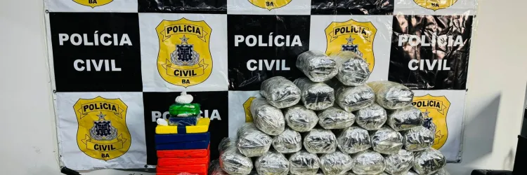Drogas e armas apreendidas na operação
