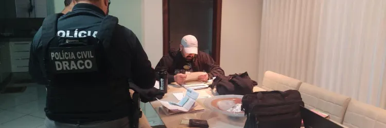 Policial civil em apartamento