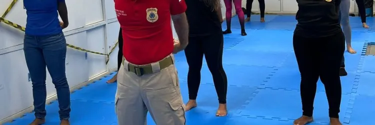 Servidores se exercitando durante a ação