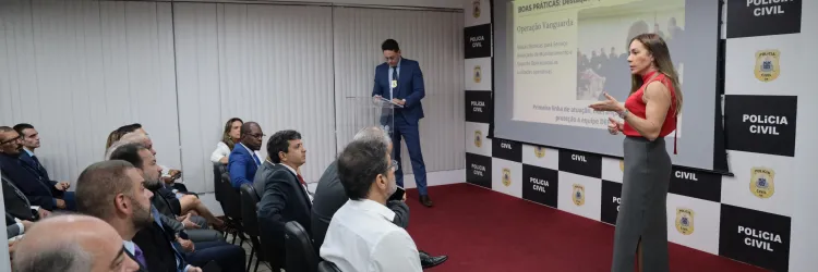 Delegados reunidos na reunião com a Delegada Geral Heloísa Brito