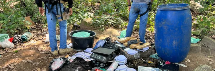 Drogas e outros materiais apreendidos