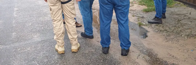 Na foto, policiais em operação