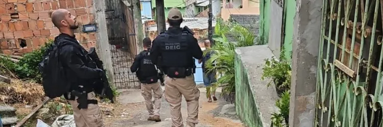Cerca de 70 policiais estão envolvidos na ação