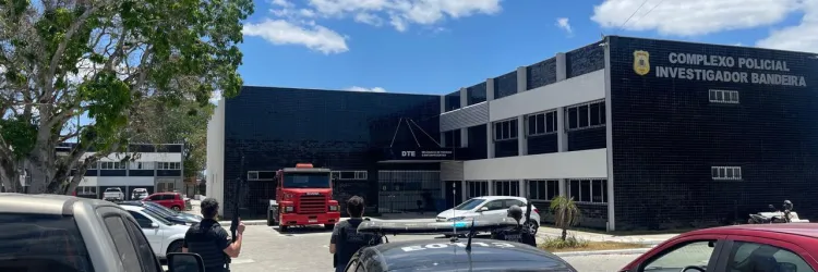 Na ação, equipes da DENARC/DTE recuperaram três veículos roubados