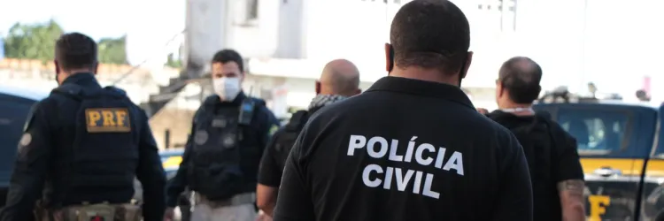 O condutor do veículo foi autuado por receptação e adulteração de sinal identificador