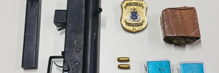 Submetralhadora e drogas são localizadas em Jaguaquara.