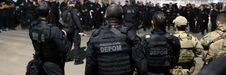 As ordens judiciais estão sendo cumpridas contra investigados por tráfico de drogas e homicídios 