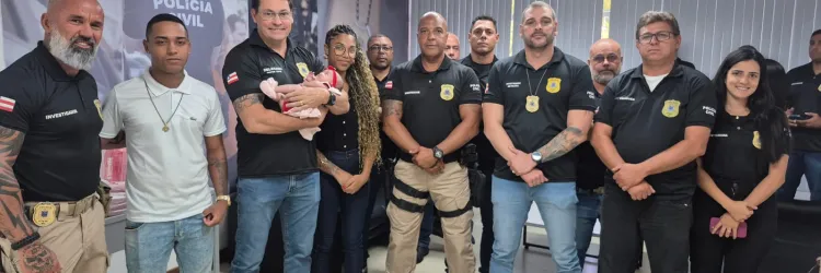 O reencontro entre os pais da recém-nascida Açucena Vitória e a equipe da Polícia Civil foi emocionante
