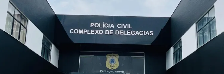  Havia contra ele um mandado de prisão preventiva de violência doméstica