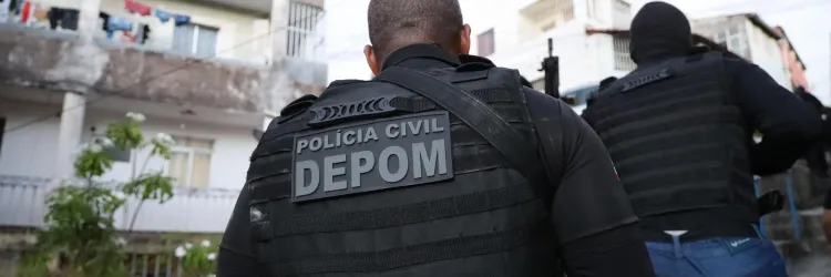 Equipes policiais ocuparam as ruas do bairro 