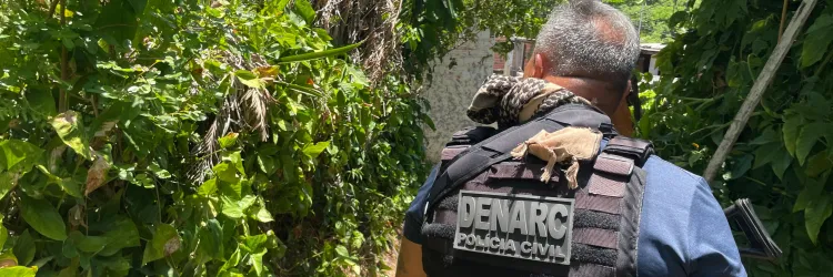 Polícia Civil localiza 10 kg de drogas em casa abandonada no bairro Sussuarana