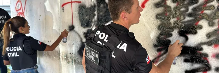 O delegado-geral André Viana e diretores de departamentos operacionais estiveram no local e acompanharam as investigações em campo 