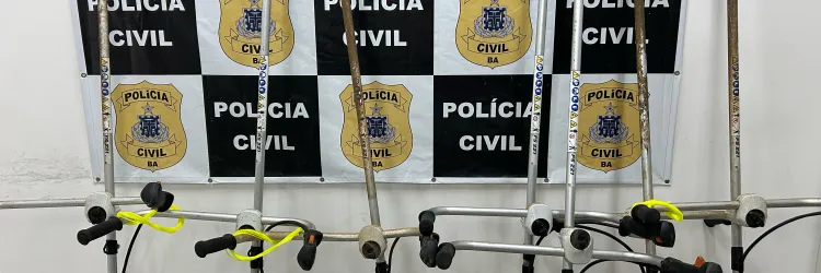 Os equipamentos estão avaliados em R$ 30 mil. Os dois veículos usados no crime e um dos suspeitos já foram identificados