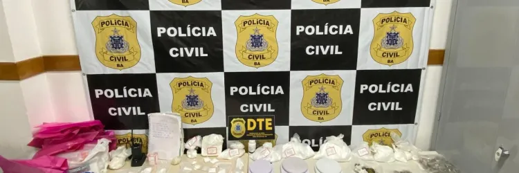 Quatro pessoas foram presas em flagrante