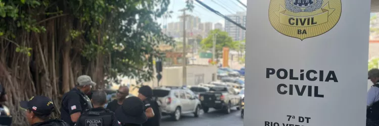 Polícia investiga caso de cão supostamente abandonado em via pública