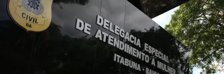 Polícia Civil cumpre mandado de busca e apreensão contra homem investigado por importunação sexual e racismo em Itabuna
