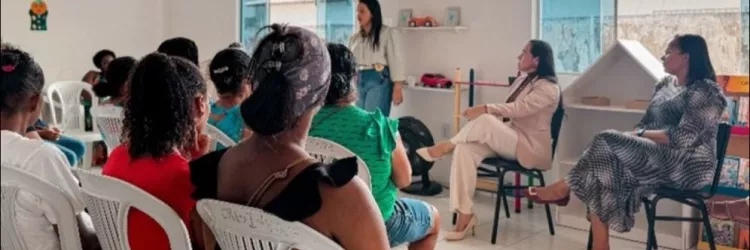 Delegada ministrando palestra