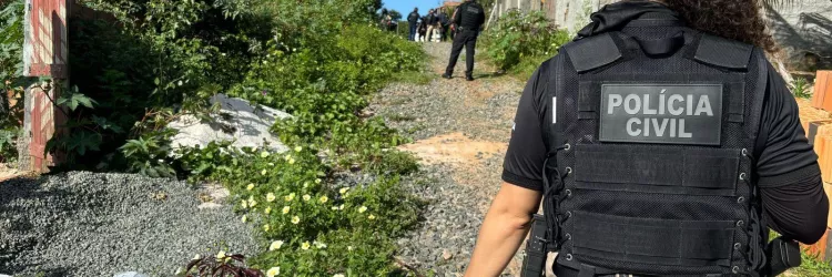 Vítima de 64 anos foi agredida após se recusar a emprestar dinheiro aos autores 