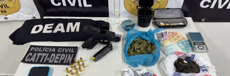 Mandado por violência doméstica resulta em prisão em flagrante por tráfico e porte ilegal de arma