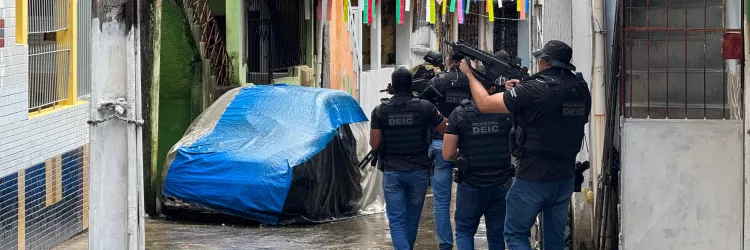 Polícia Civil realiza ações investigativas em campo para identificar e prender envolvidos em ataques contra policiais