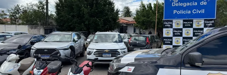Entre os bens sequestrados, estão 10 carros e 7 motocicletas