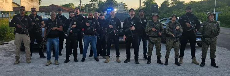 Na ação, foram apreendidas armas, dinheiro, celulares e 174 galos utilizados em rinhas