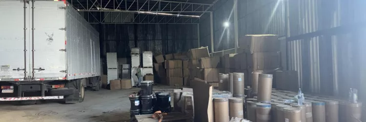 Suspeitos foram presos e materiais utilizados na fabricação clandestina foram apreendidos durante a ação policial
