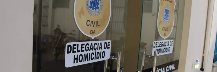 O autor foi preso em flagrante e o pai da vítima também teve mandado de prisão cumprido