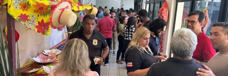 Policiais em confraternização