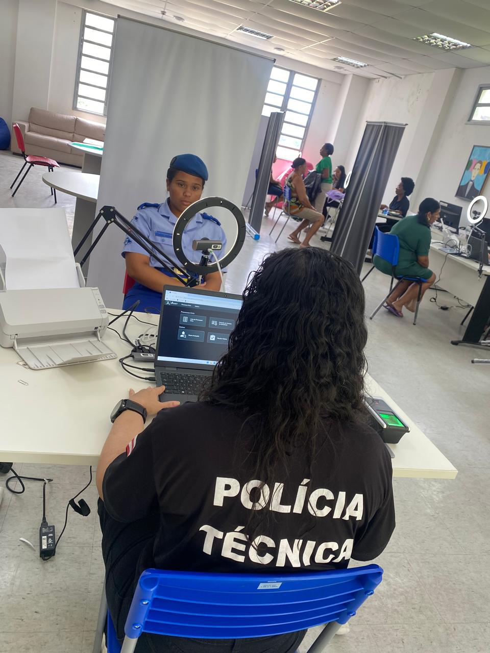 Polícia Técnica emite a Nova Carteira de Identidade Nacional durante ação no Colégio da Polícia Militar