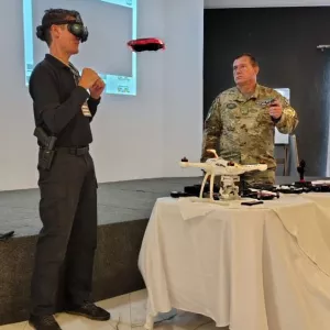 Peritos participam de curso para pilotar drones